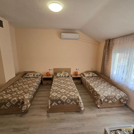 Fema Guest House بالشيك الغرفة الصورة