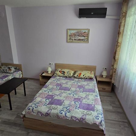 Fema Guest House بالشيك المظهر الخارجي الصورة