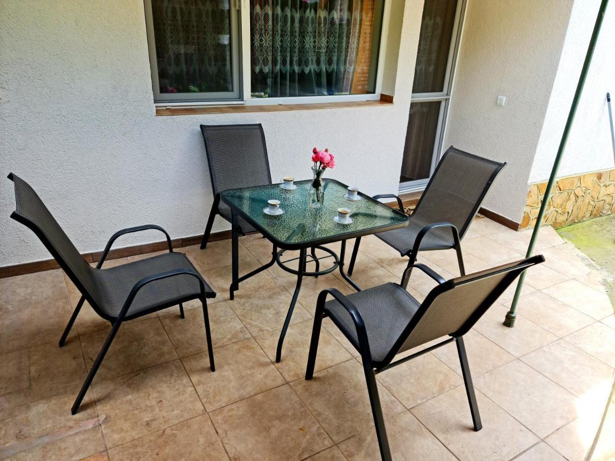 Fema Guest House بالشيك المظهر الخارجي الصورة