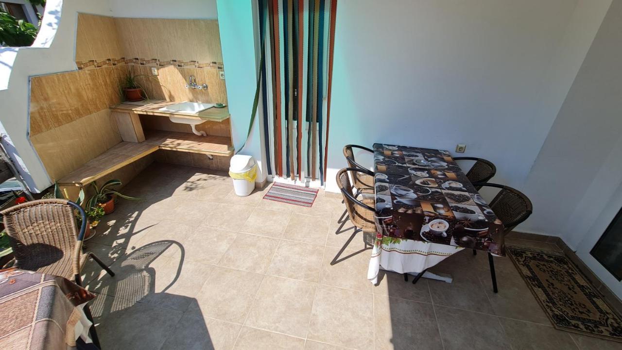 Fema Guest House بالشيك المظهر الخارجي الصورة