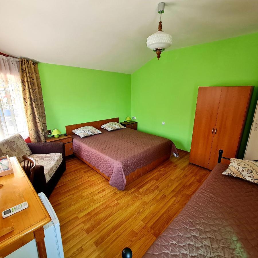 Fema Guest House بالشيك المظهر الخارجي الصورة