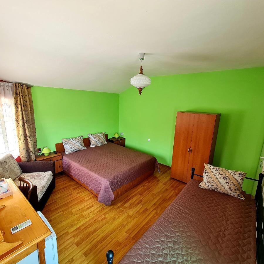 Fema Guest House بالشيك المظهر الخارجي الصورة