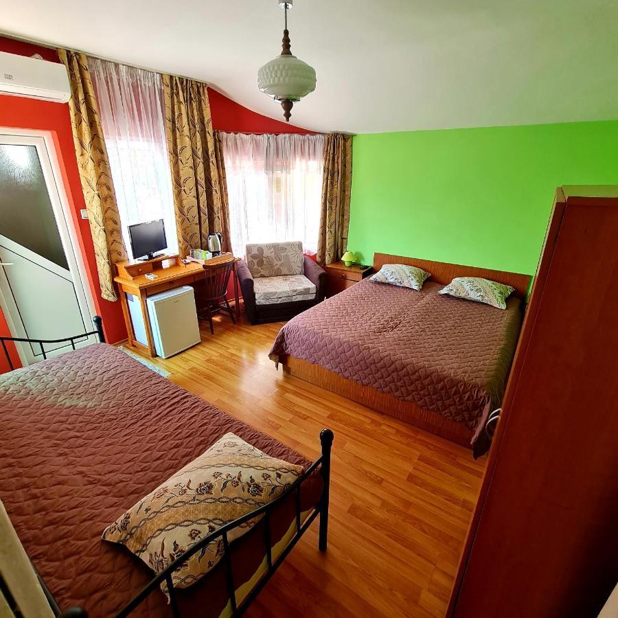Fema Guest House بالشيك المظهر الخارجي الصورة