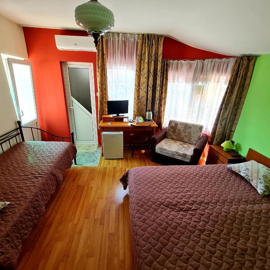 Fema Guest House بالشيك المظهر الخارجي الصورة