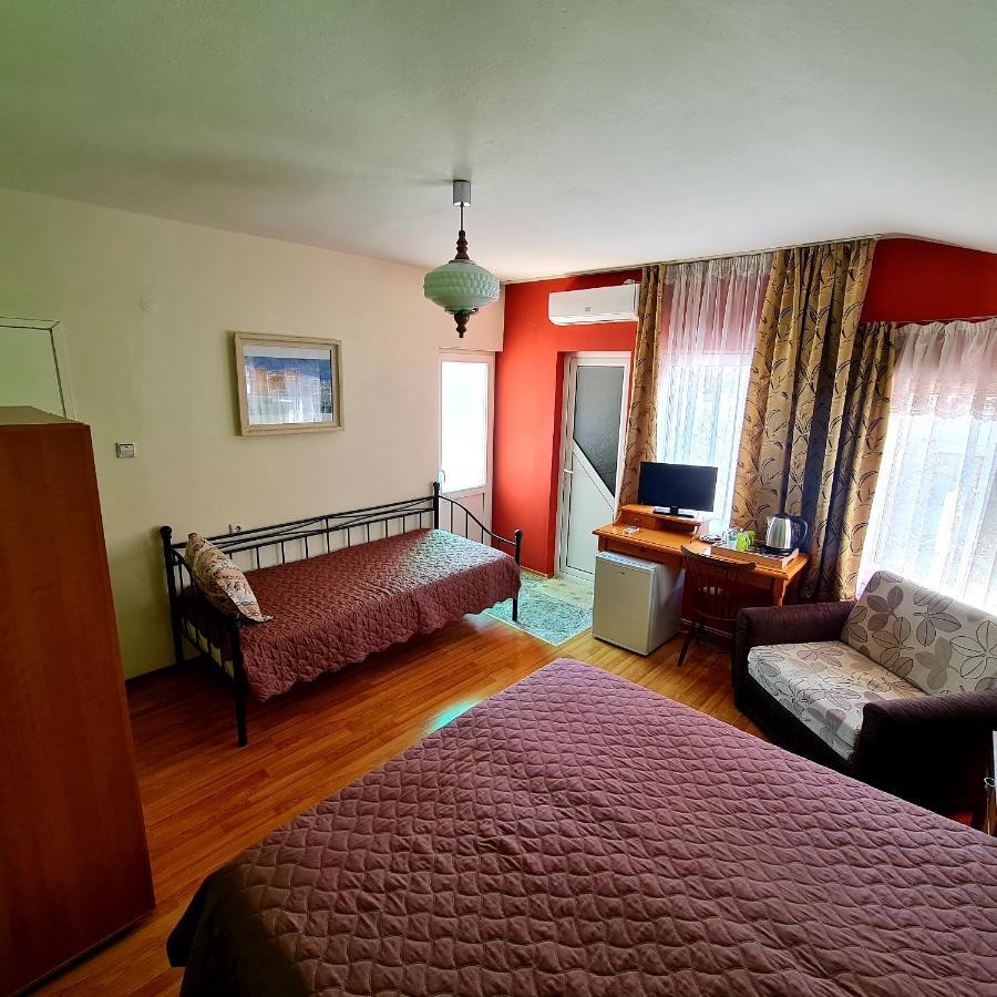 Fema Guest House بالشيك المظهر الخارجي الصورة