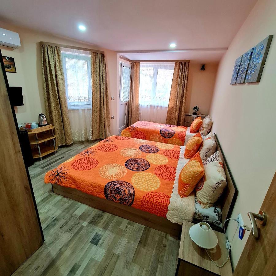 Fema Guest House بالشيك المظهر الخارجي الصورة