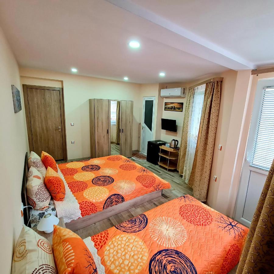 Fema Guest House بالشيك المظهر الخارجي الصورة