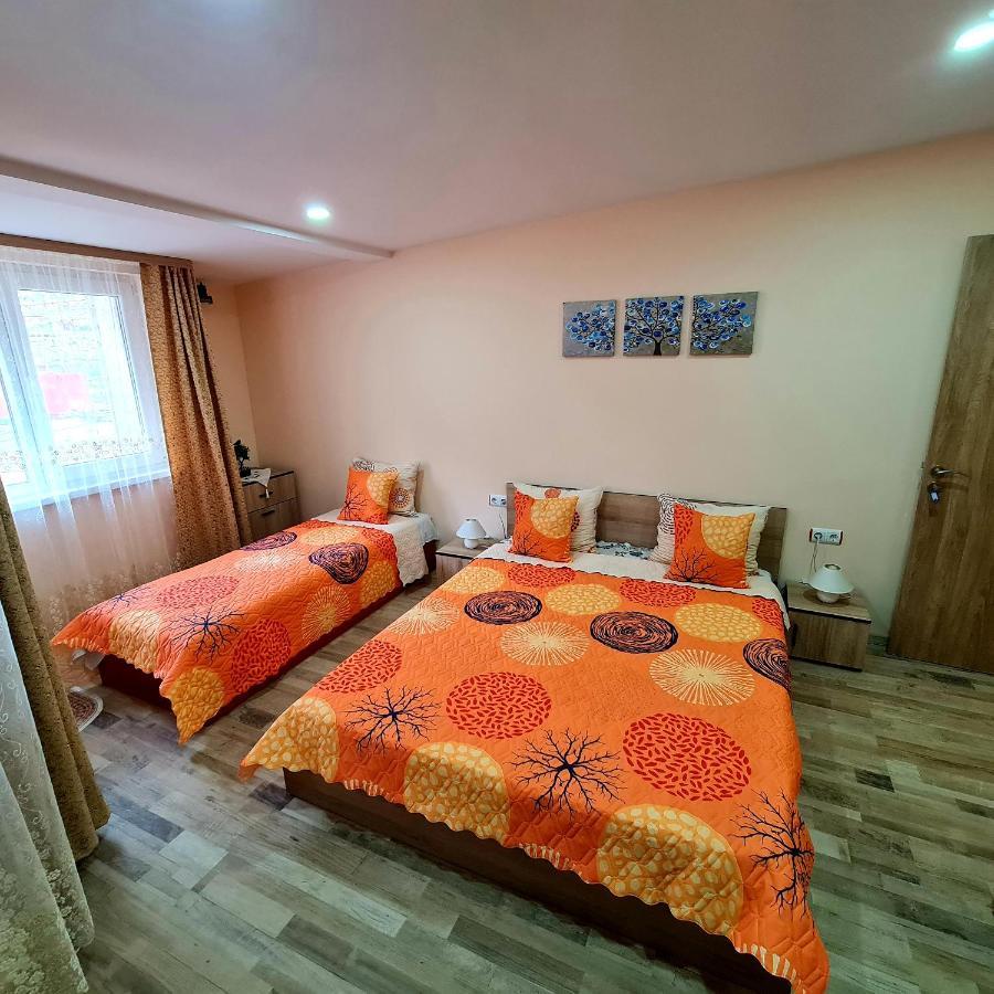 Fema Guest House بالشيك المظهر الخارجي الصورة