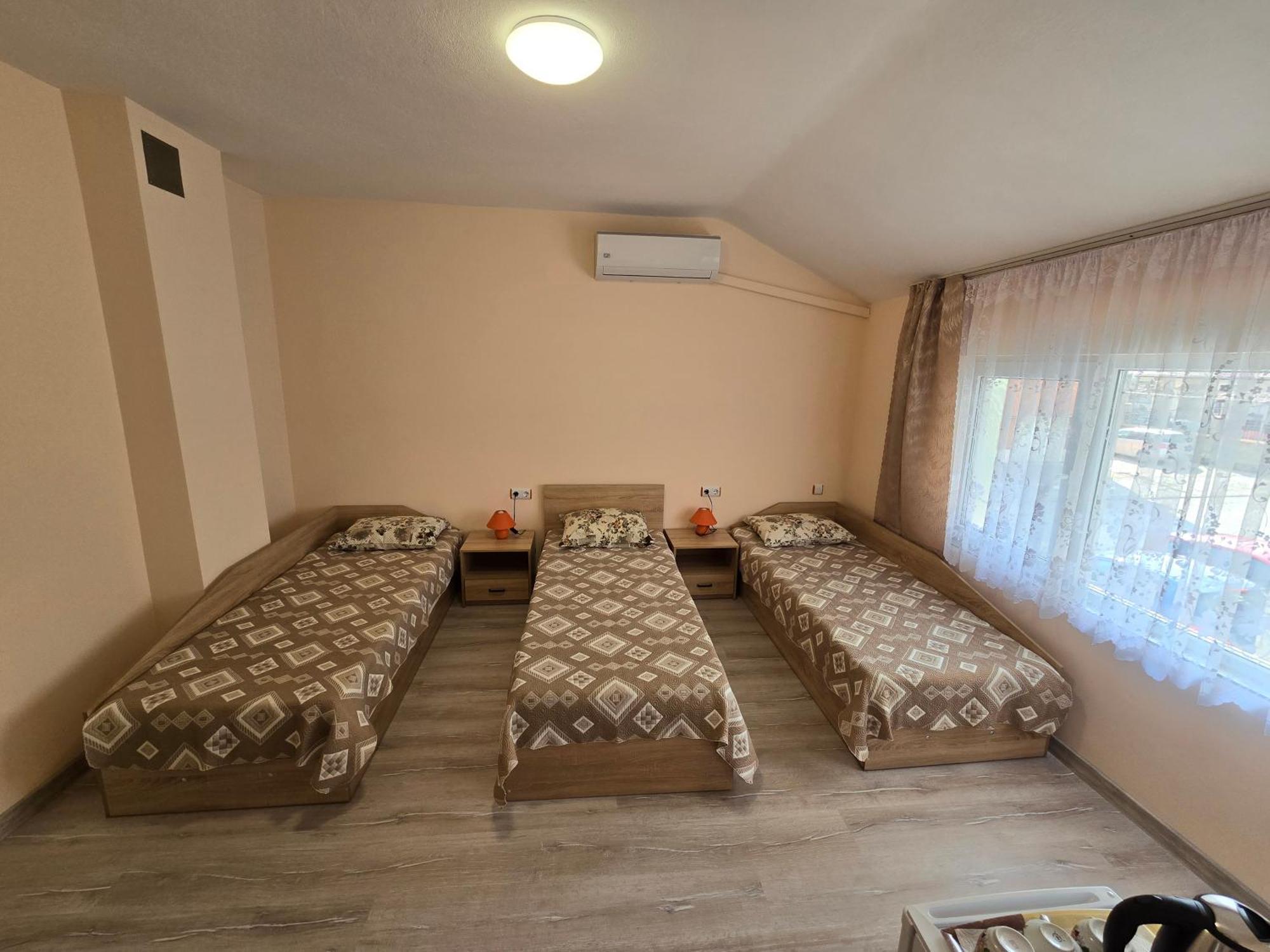 Fema Guest House بالشيك الغرفة الصورة