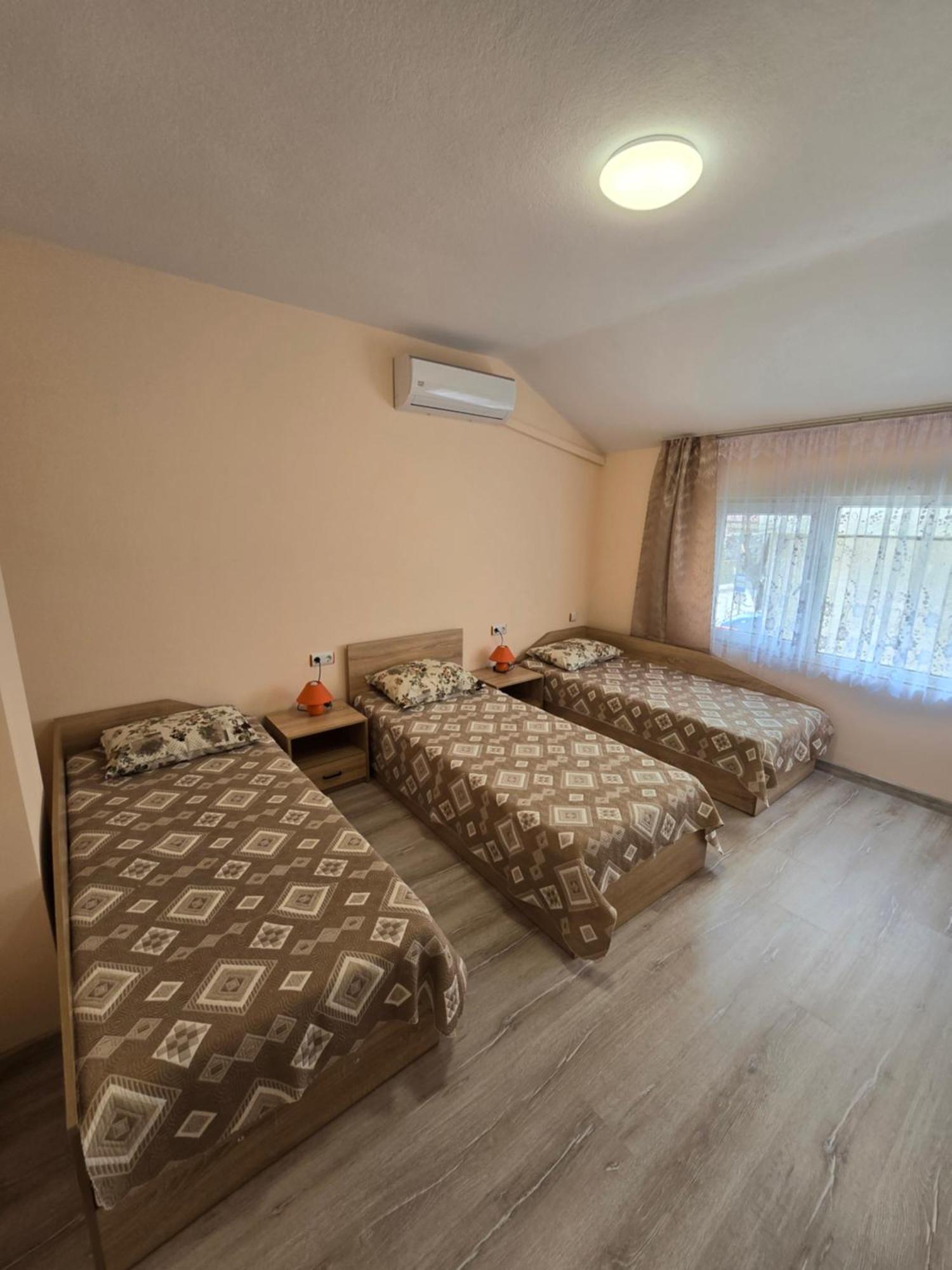Fema Guest House بالشيك الغرفة الصورة