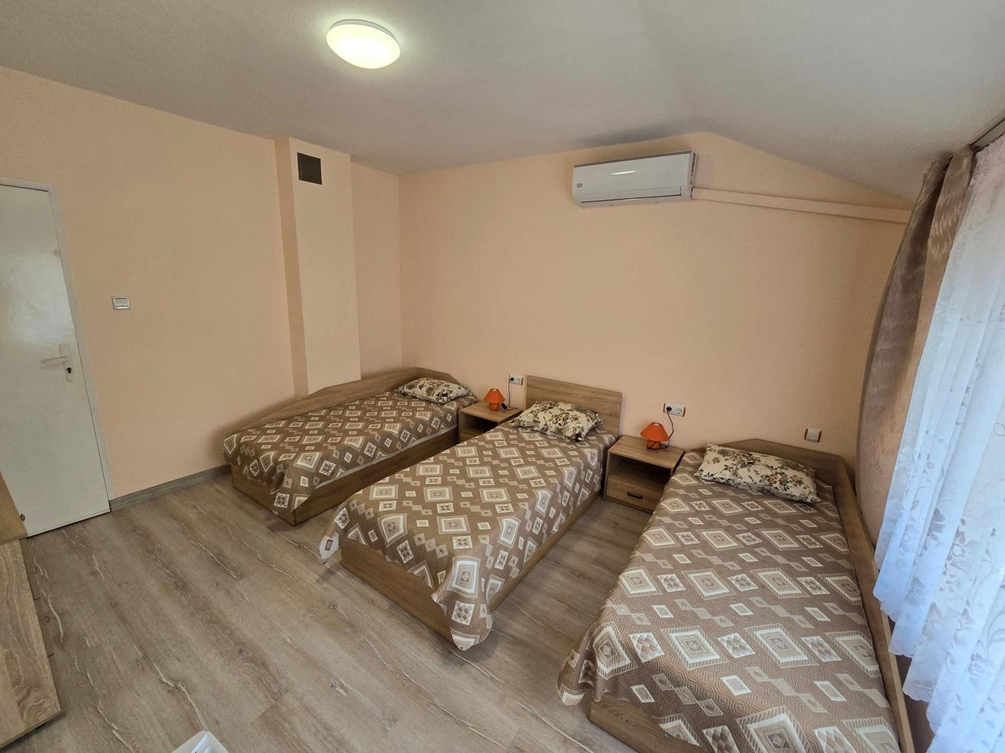 Fema Guest House بالشيك الغرفة الصورة