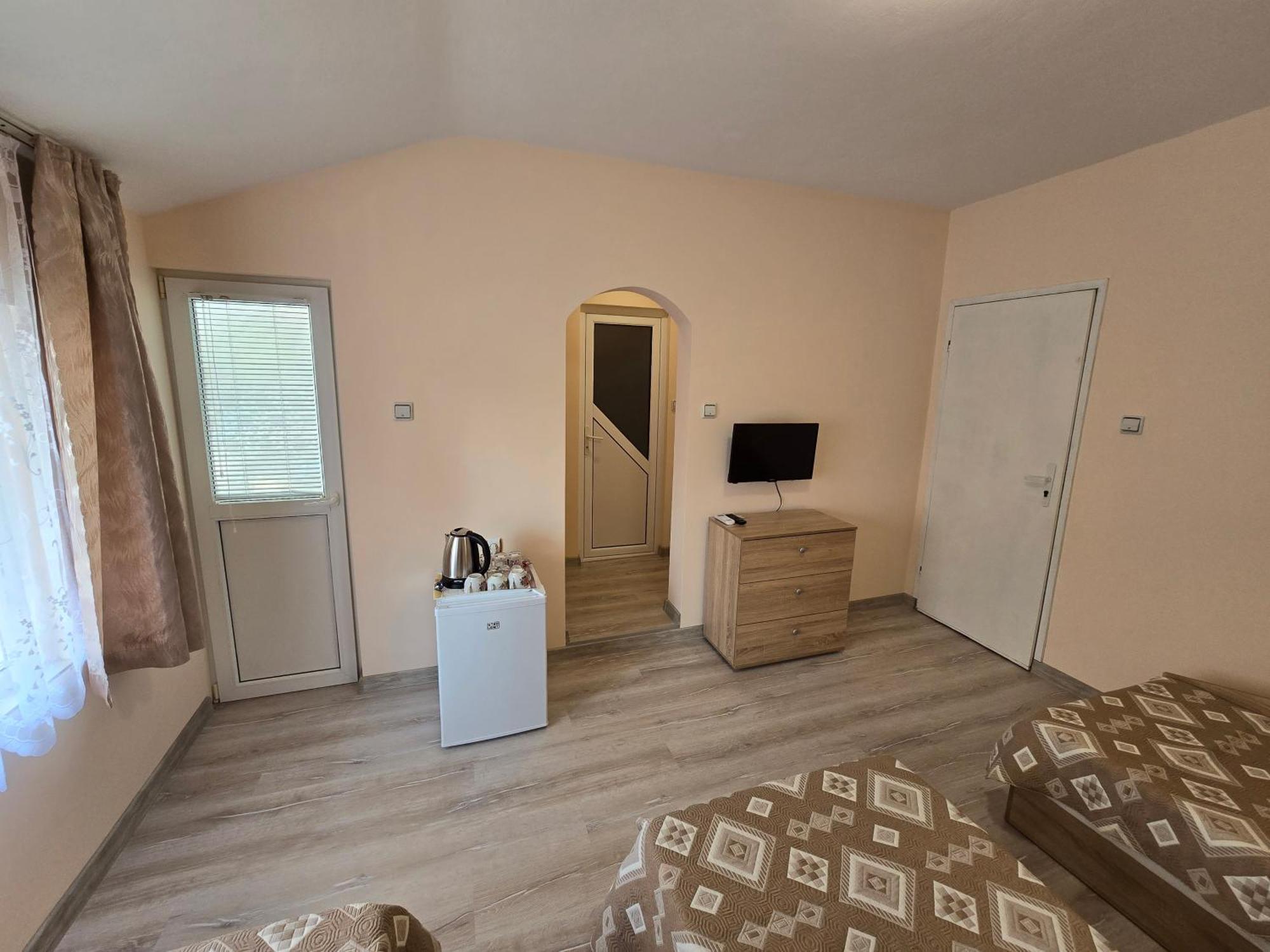 Fema Guest House بالشيك الغرفة الصورة