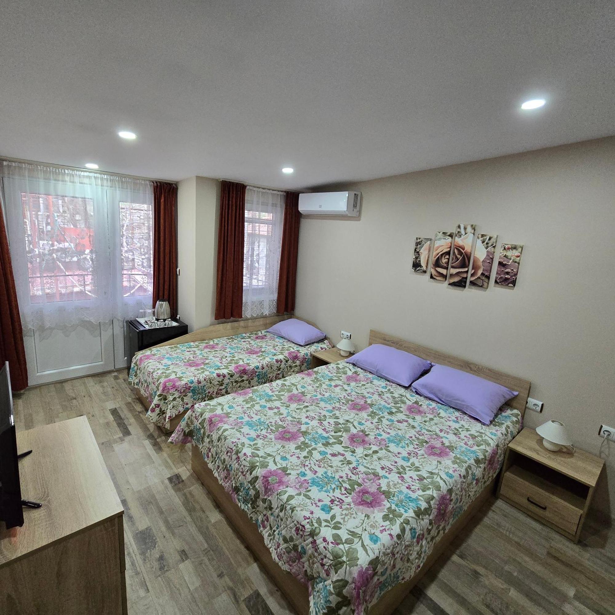 Fema Guest House بالشيك الغرفة الصورة
