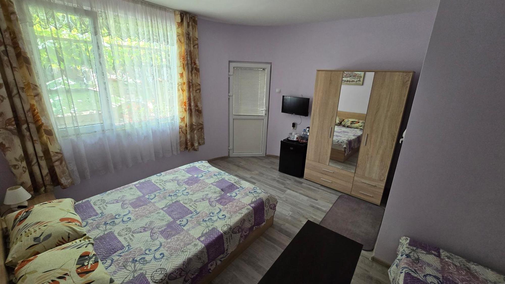 Fema Guest House بالشيك الغرفة الصورة