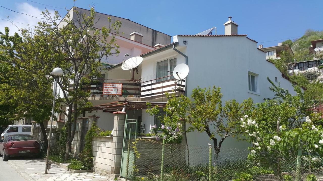Fema Guest House بالشيك المظهر الخارجي الصورة