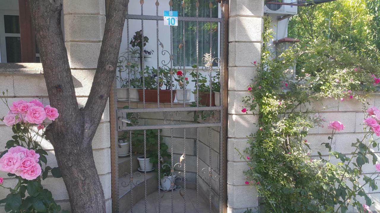 Fema Guest House بالشيك المظهر الخارجي الصورة