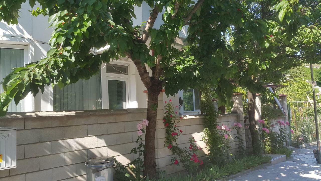Fema Guest House بالشيك المظهر الخارجي الصورة