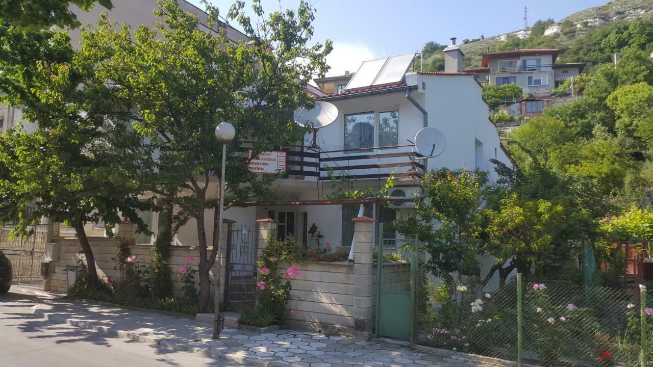 Fema Guest House بالشيك المظهر الخارجي الصورة